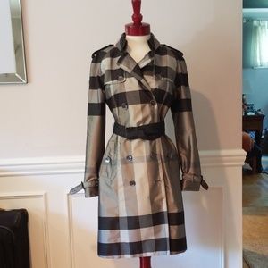 BURBERRY raincoat